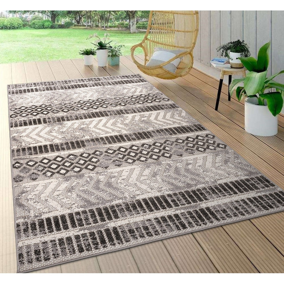 World Rug Gallery Distressed Geometric Indoor/Outdoor Area Rug