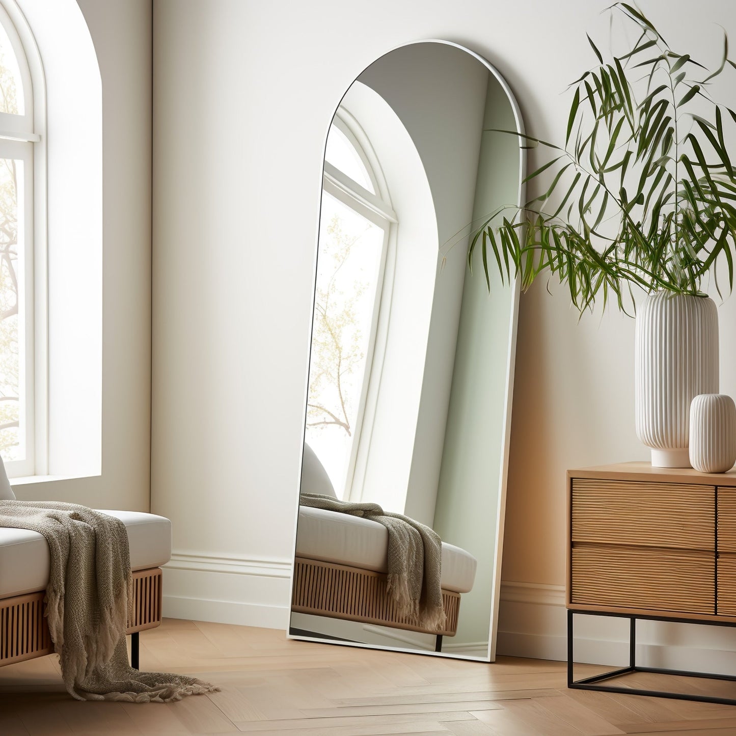 Miroir mural sur pied arqué Dovelina