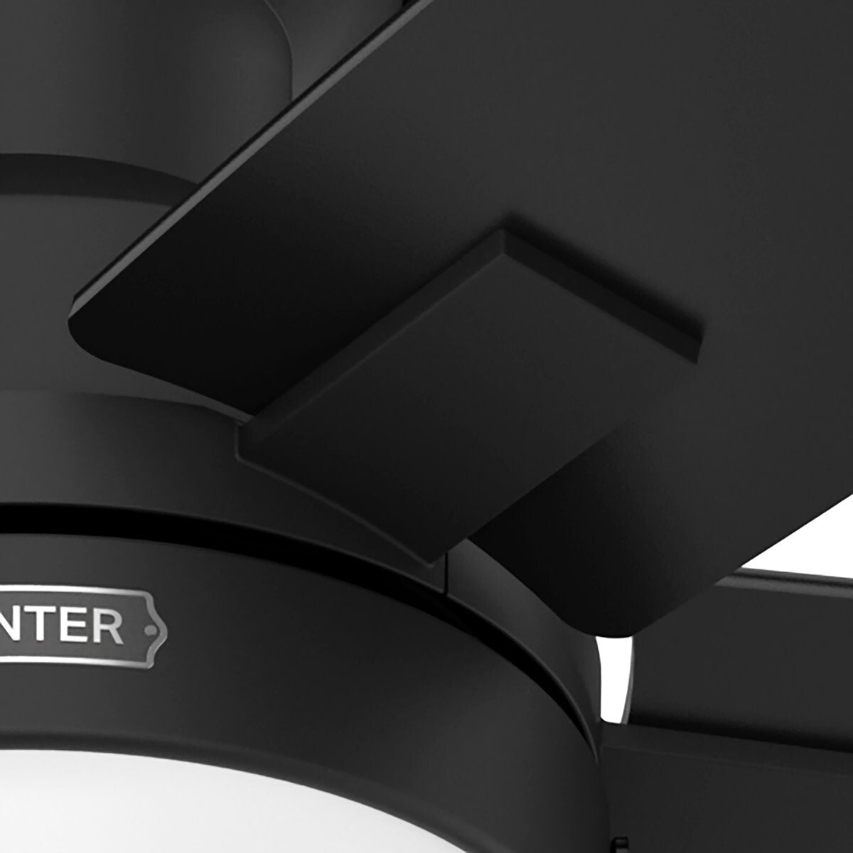 Ventilateur de plafond à profil bas Hunter 52 Anisten avec éclairage LED et chaînette - Moderne, contemporain, transitionnel