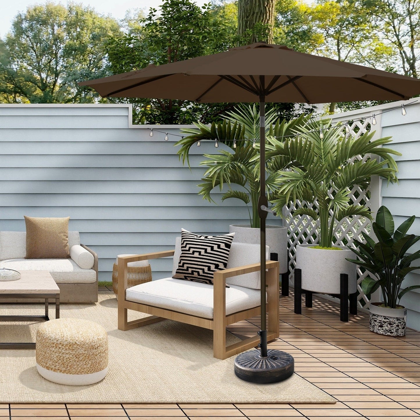 Parasol de patio Lopes de 9 pieds avec base en finition bronze et support de poids inclus