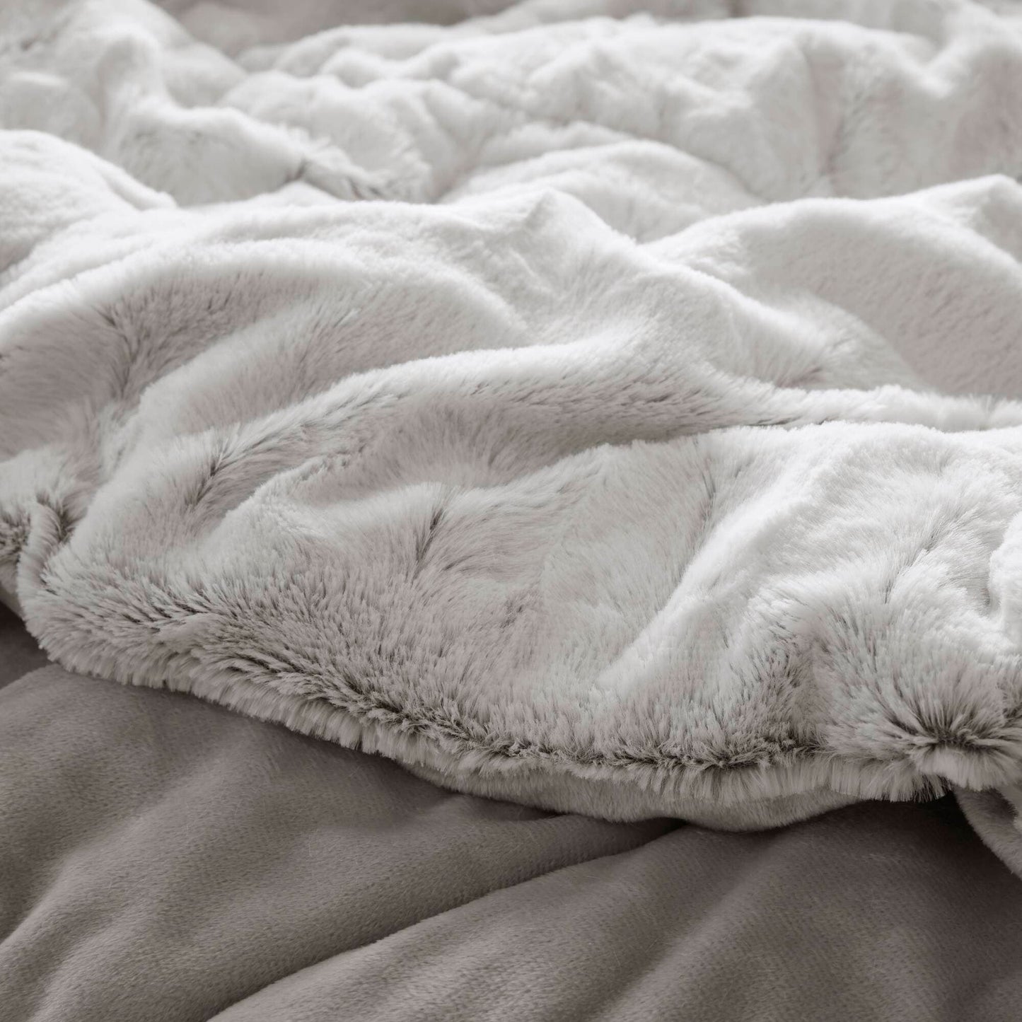 Madison Park Margot Back Print Long Fur Comforter Set