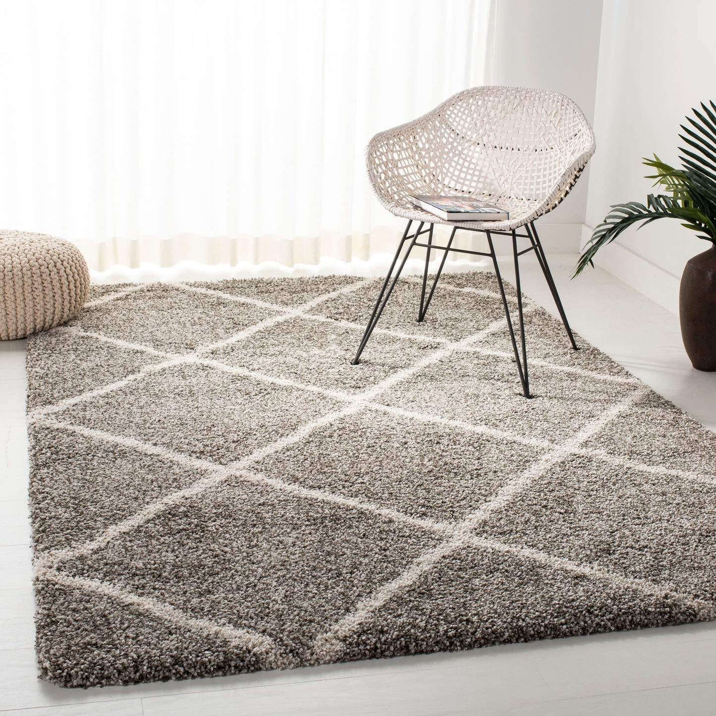 SAFAVIEH Hudson Shag Raili Diamond Trellis 2-inch Thick Rug