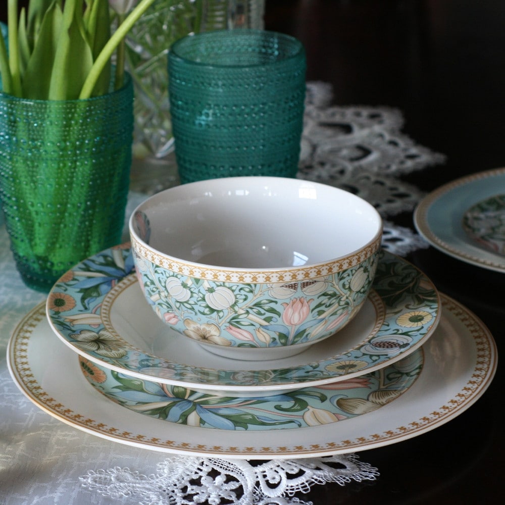 Service de table en porcelaine fine Morris Garden de STP Goods, 24 pièces pour 6 personnes