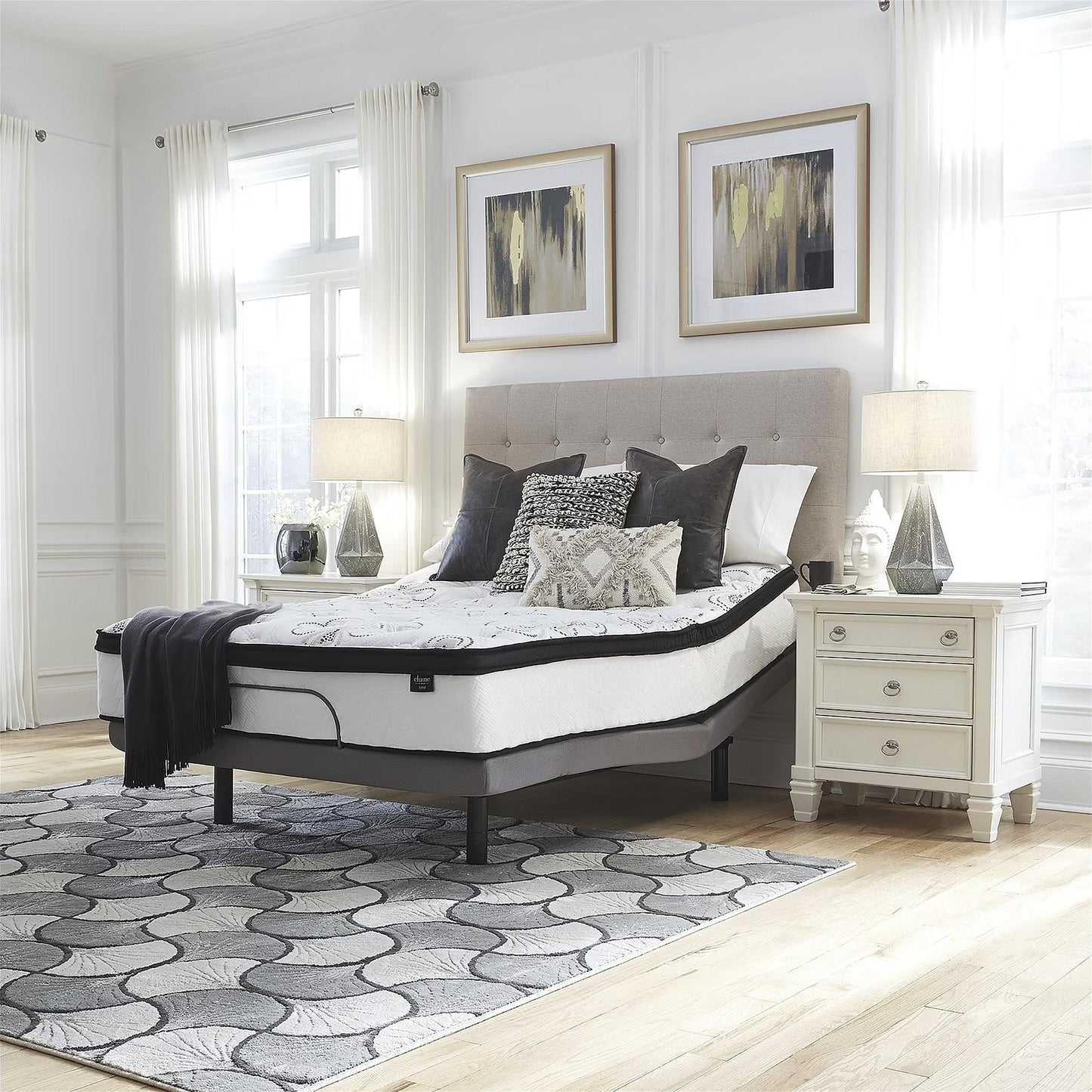 Matelas hybride Signature Design by Ashley Chime de 12 pouces dans une boîte