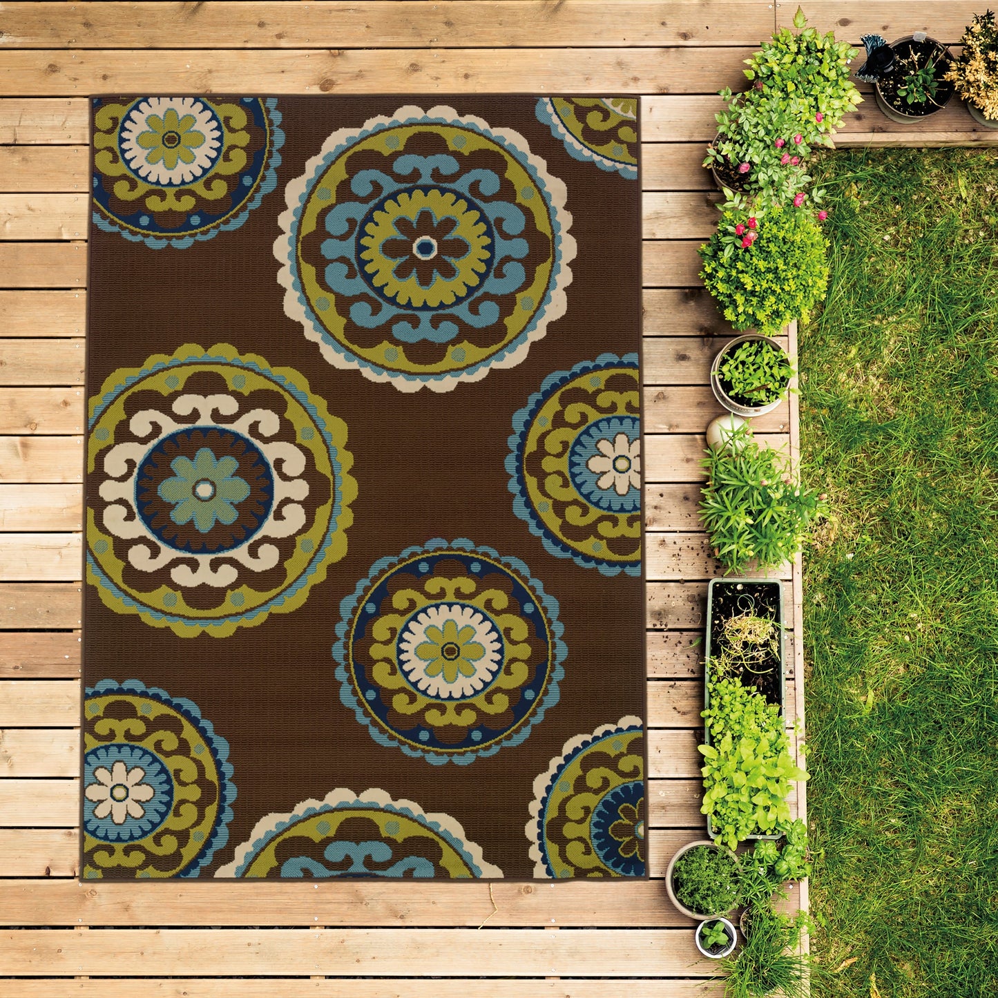 Vista Home Catalina Floral Medallions Indoor/ Outdoor Area Rug--