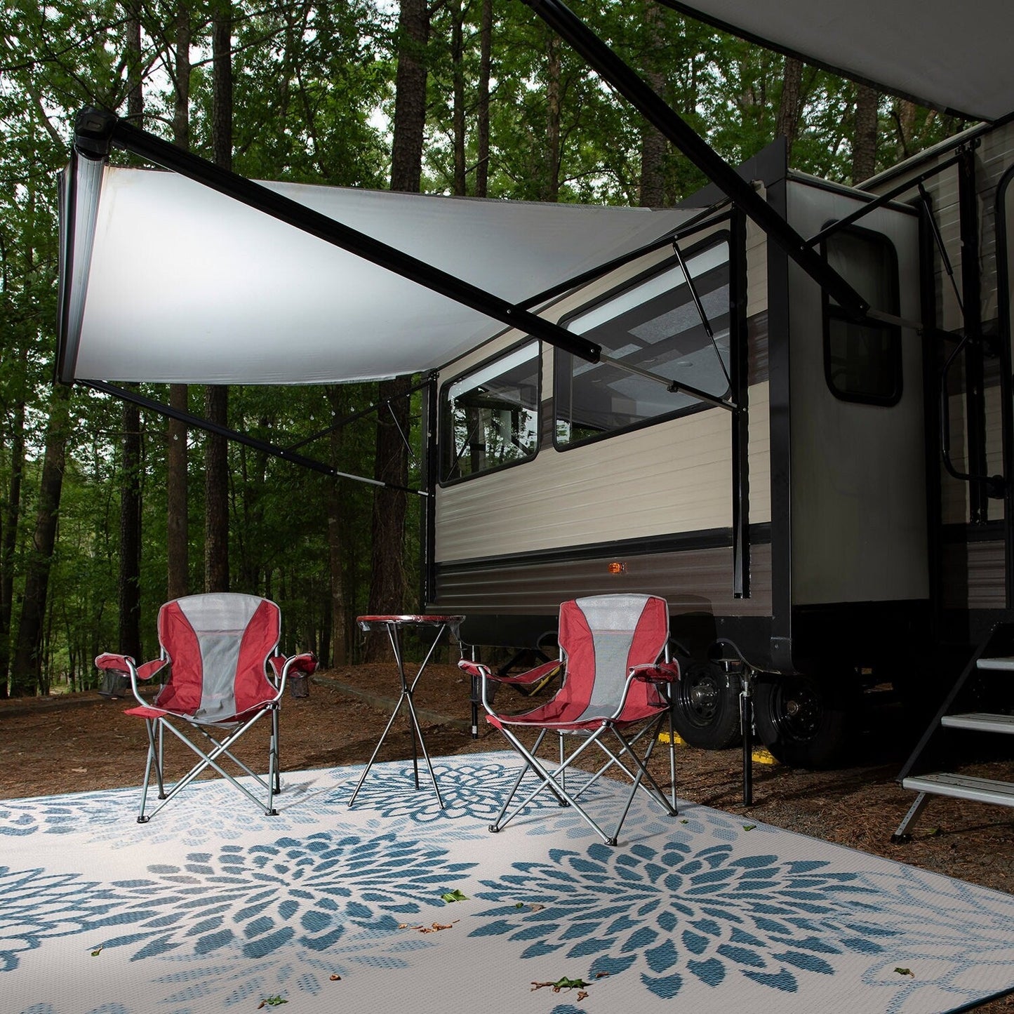 World Rug Gallery Modern Floral Aloha Reversible Recycled Plastic Outdoor Rugs